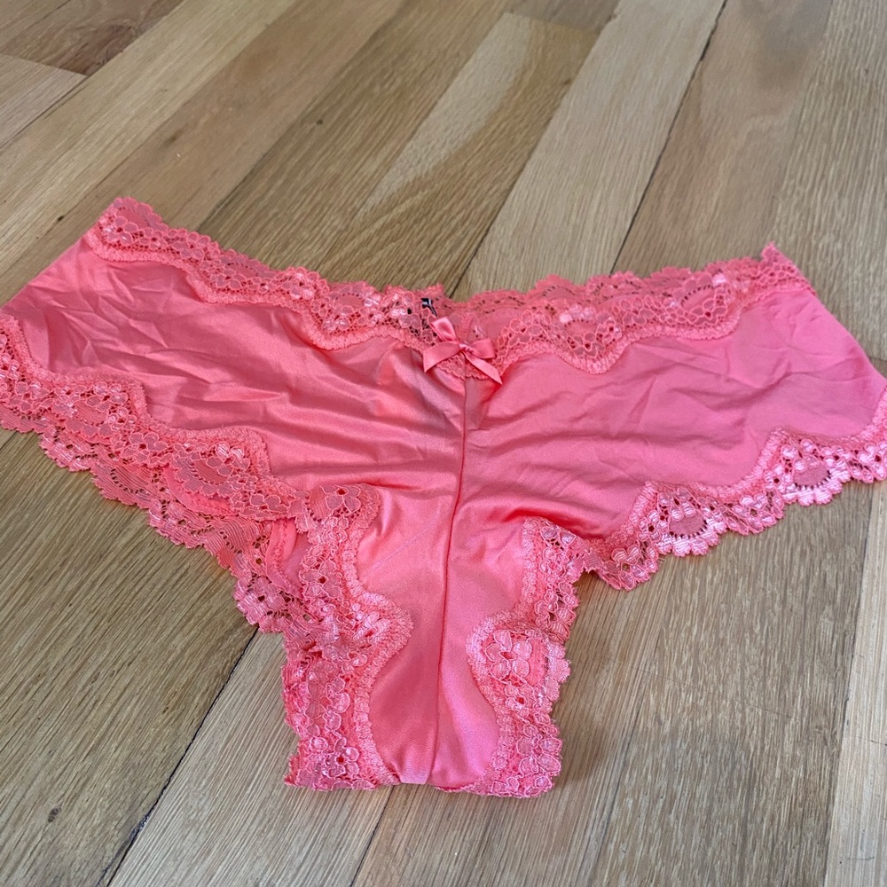 *NWT* VS Pink Thong